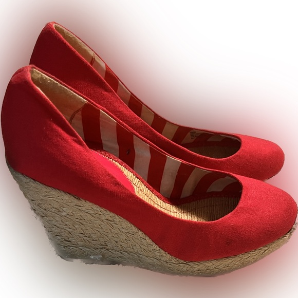 Ladies BCBGenetation wedges… size 10 - Picture 3 of 3